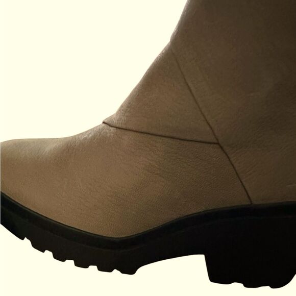 Eileen Fisher Kard Ankle Booties 8.5 Tan
NWOB Platform Wedge Boots Leather - Picture 6 of 10